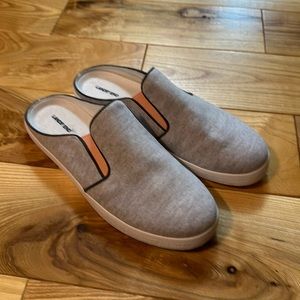 Lands End Women’s Gray/Coral Canvas Slip On Shoes, Sz 9